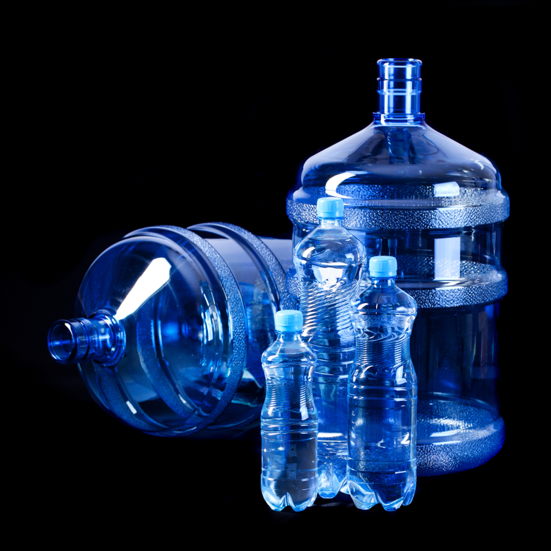 蓝色塑料矿泉水瓶