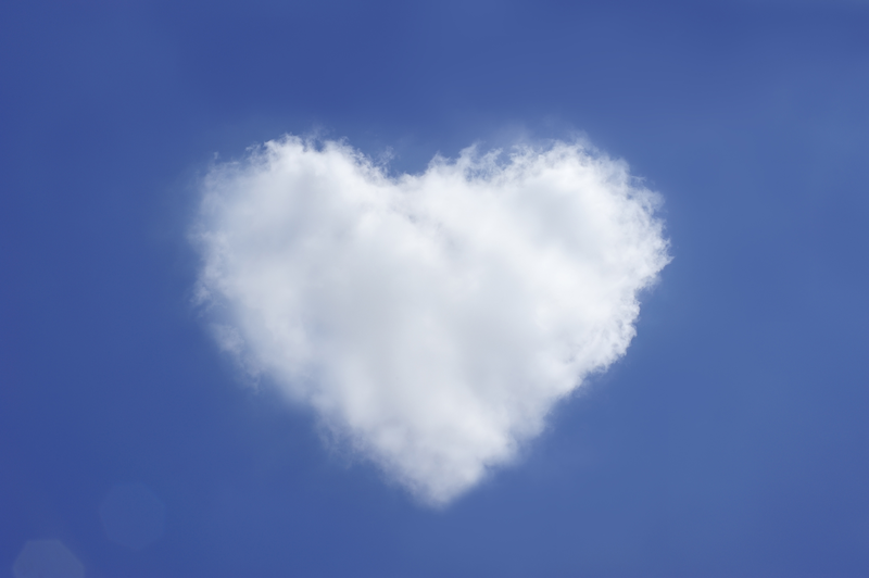 底纹 蓝天 天空 白云 情人节主题 背景元素 心形云朵