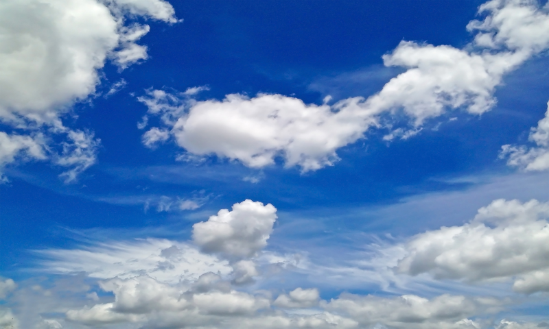 蓝天下的白云风景图片