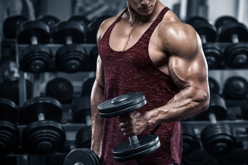肌肉发达的健身男人图片