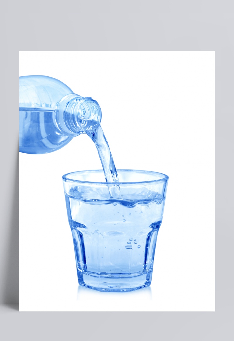 蓝色水瓶与玻璃杯