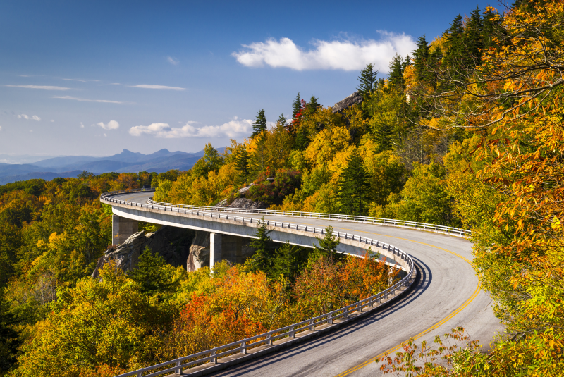 山间盘山公路图片